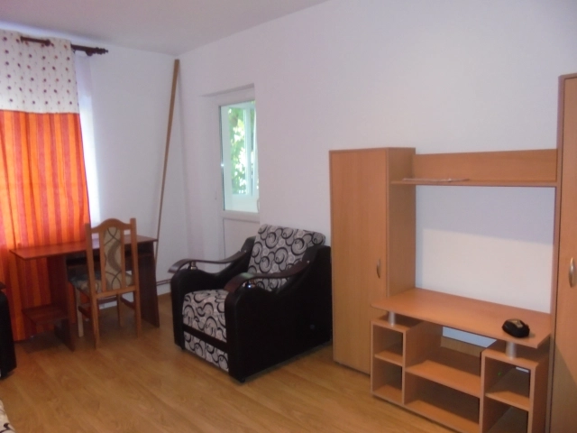 Apartament 2 camere - Podul de Fier