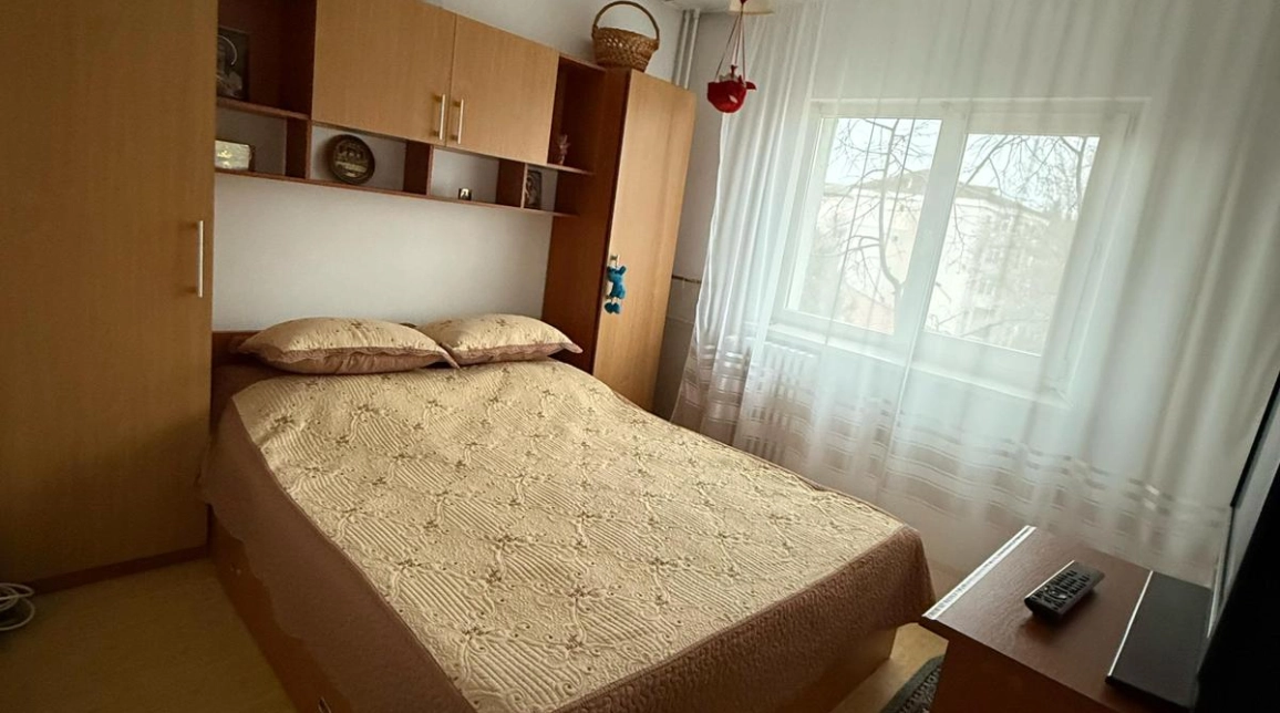 Oferta Podul de Fier apartament 47 mp, 2 camere, decomandat, de vanzare,  In apropiere Tudor Vladimirescu imagine 8