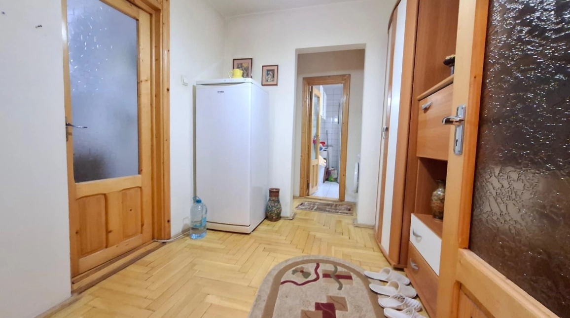 Oferta 3 camere, semidecomandat, 60 mp, de vanzare apartament in zona Nicolina,  Nicolina 2 imagine 3