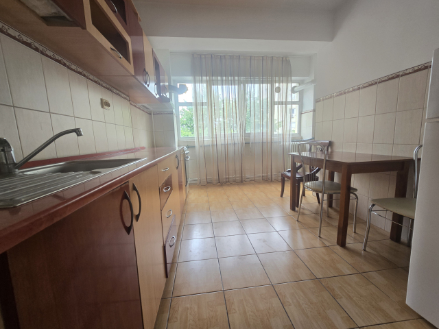 3 camere,  decomandat,  70 mp, de vanzare apartament in zona Centru Civic,  (Vis-a-vis de Palatul Culturii -Hala Centrala) 162928