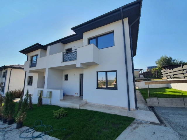 Apartament 4 camere - Bucium