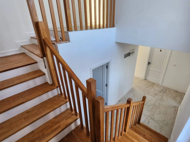 Apartament 4 camere - Uricani