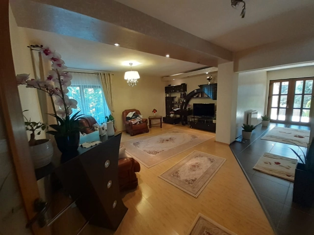 Apartament 4 camere - Pacurari