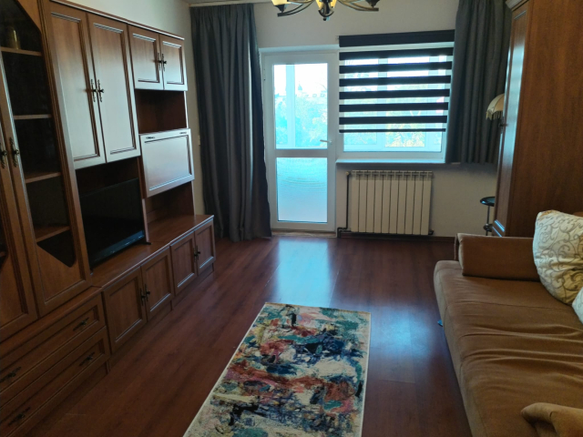 De inchiriat apartament, 2 camere,  decomandat,  60 mp, Centru,  (UMF ) 163132