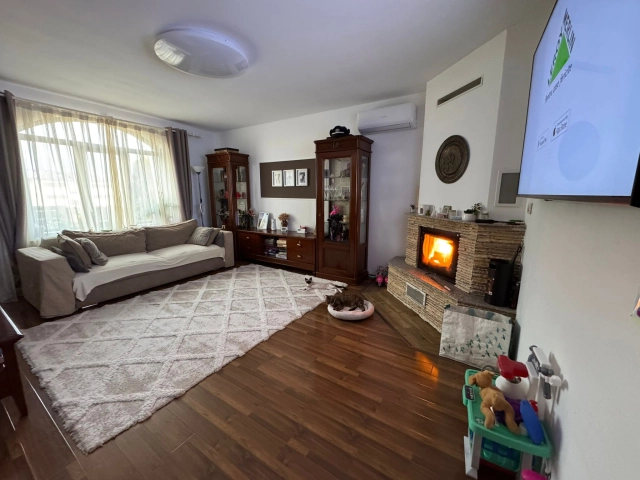 Apartament 5 camere - Lunca Cetatuii