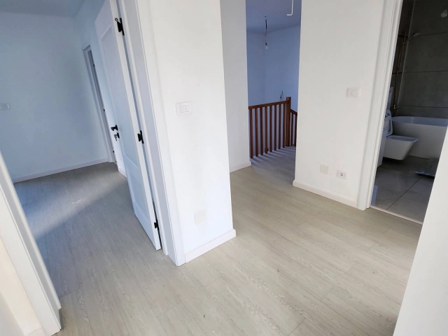 Apartament 4 camere - Uricani