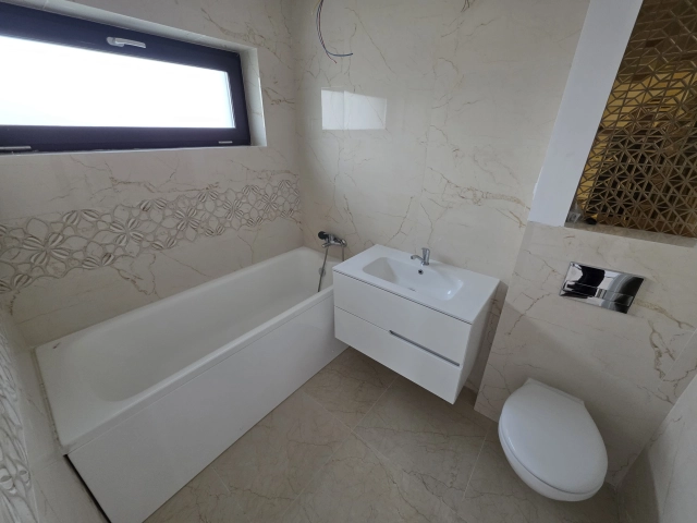 Apartament 3 camere - Miroslava