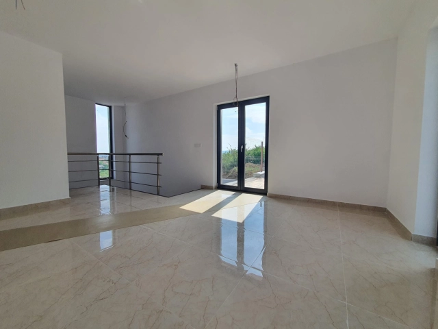Apartament 3 camere - Miroslava