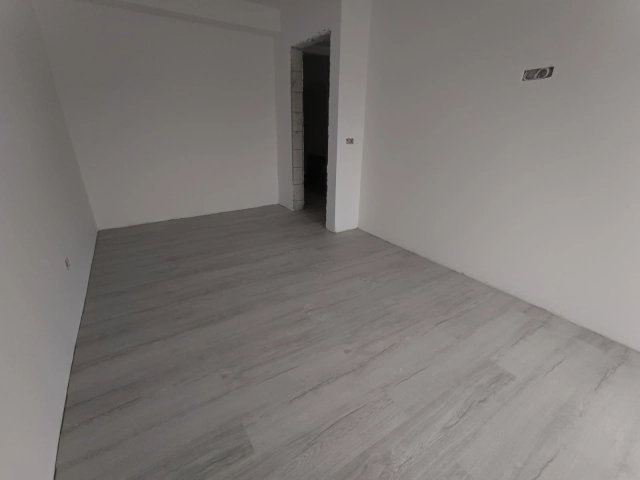 Apartament 4 camere - Rediu