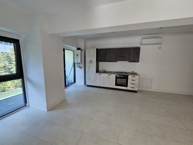 Apartament 3 camere - Podu Ros