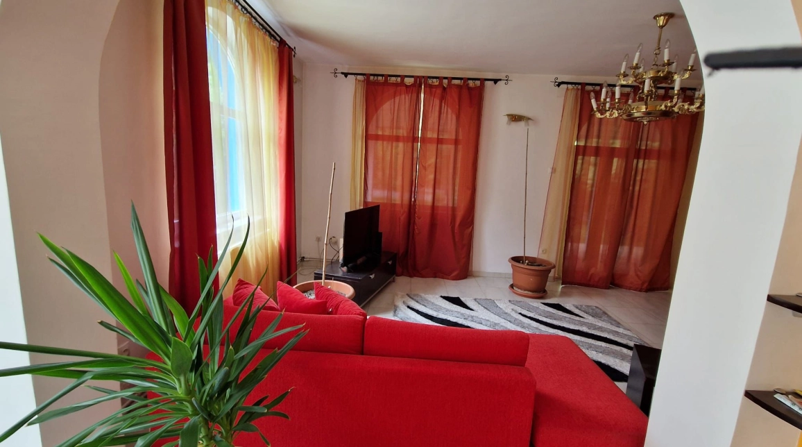 Oferta 4 camere, 180 mp, de vanzare casa in zona Bucium,   imagine 1