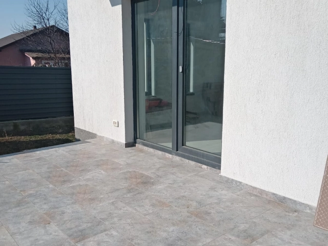 Apartament 4 camere - Miroslava