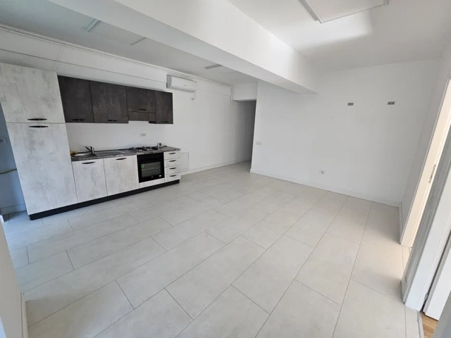 Apartament 3 camere - Podu Ros