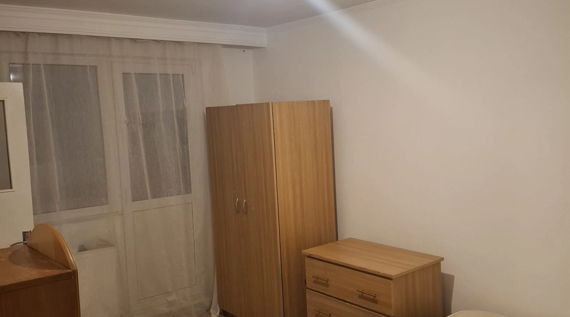 Oferta Apartament de inchiriat, 1 camera, decomandat, 29 mp, Podu Ros,  Liceul Racovita imagine 1