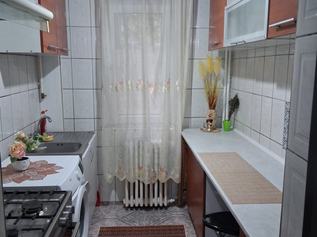 Mircea cel Batran apartament  50 mp, 2 camere,  semidecomandat, de inchiriat,  (Brd  Statia taxi) 163534