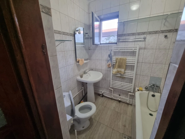 Apartament 3 camere - Podu Ros