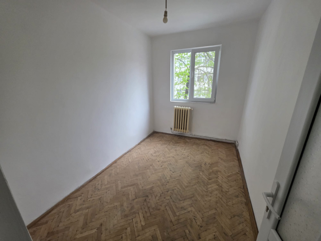 Alexandru cel Bun apartament  50 mp, 3 camere,  nedecomandat, de vanzare,  (Minerva) 162174