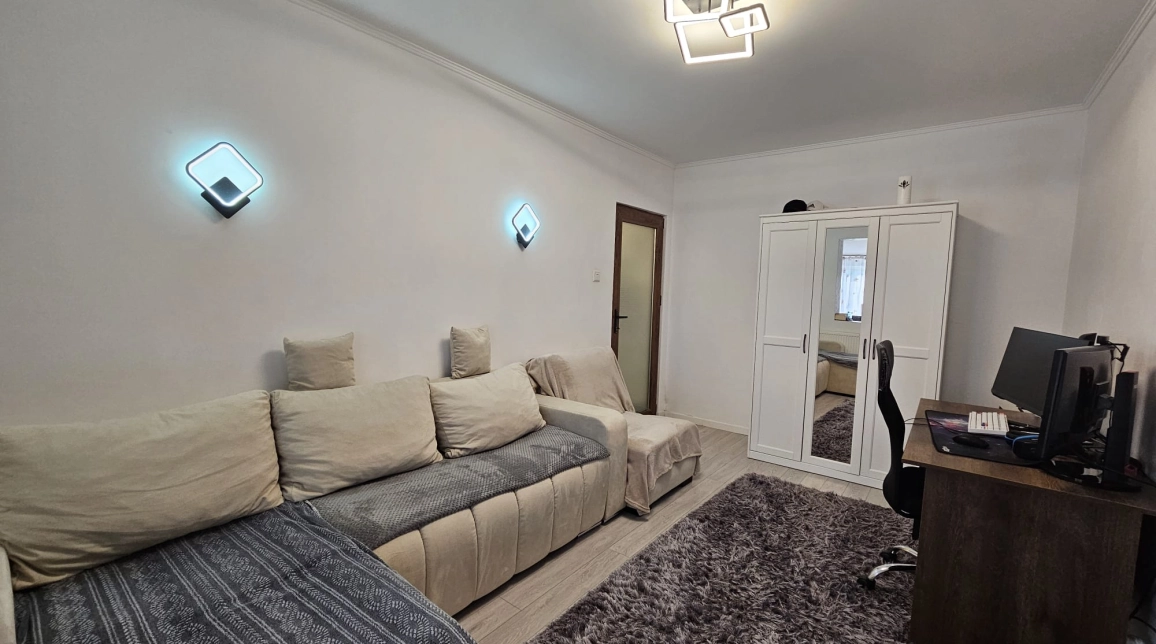 Oferta De vanzare apartament, 2 camere, nedecomandat, 50 mp, Alexandru cel Bun,  Liceul Miron Costin imagine 1