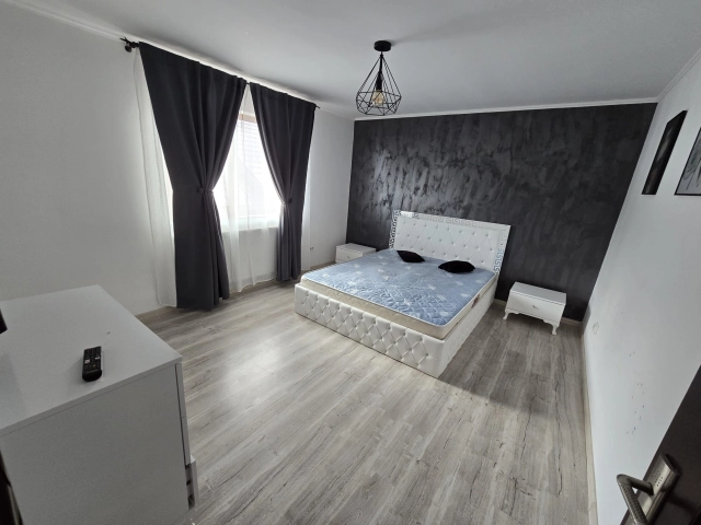 Apartament 4 camere - Miroslava