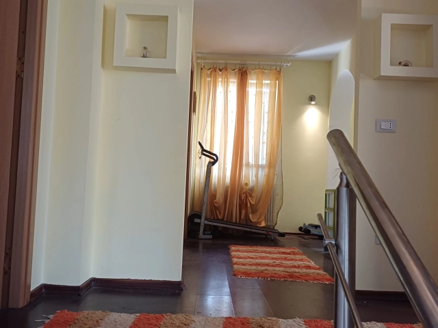 Apartament 4 camere - Breazu