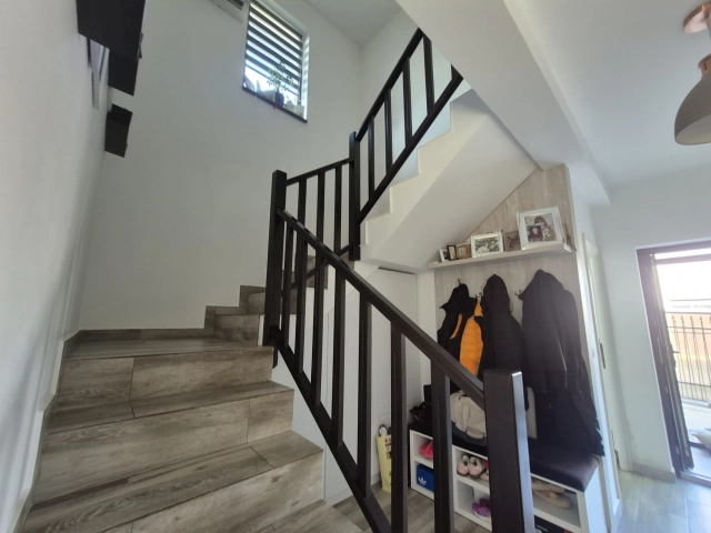 Apartament 4 camere - Miroslava