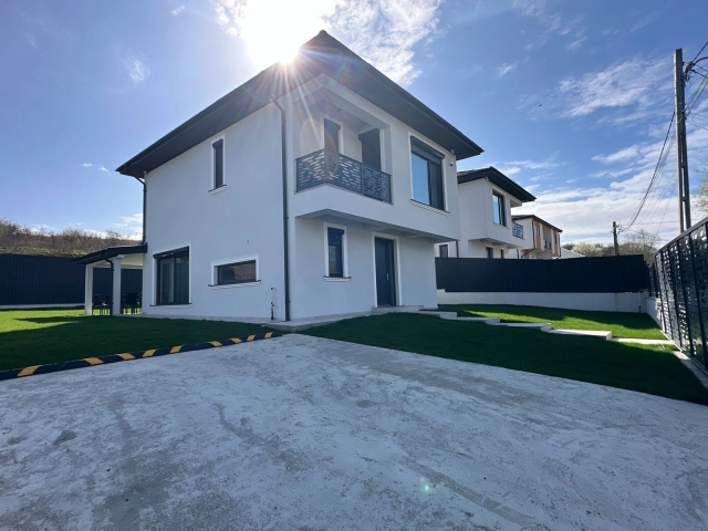Apartament 4 camere - Bucium