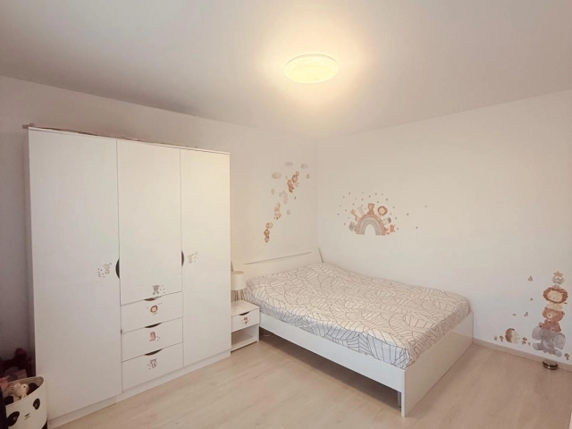 Apartament 4 camere - Miroslava