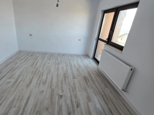 Apartament 3 camere - Miroslava