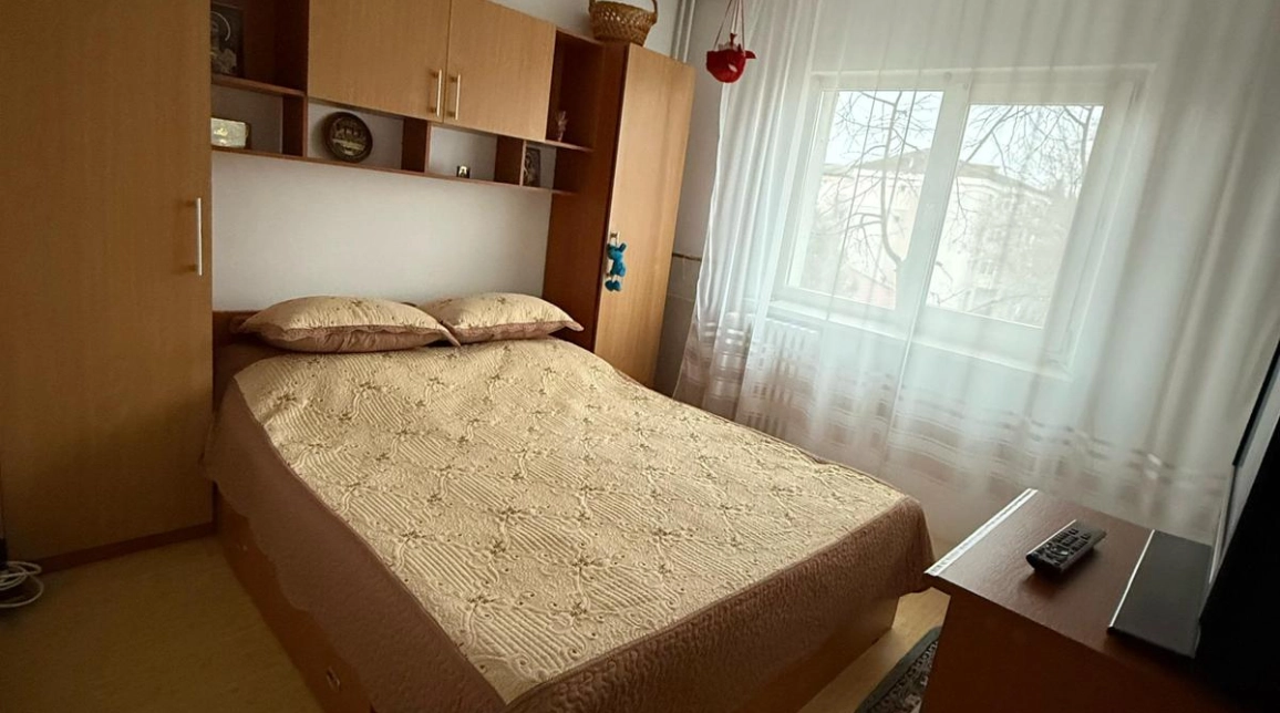 Oferta Podul de Fier apartament 47 mp, 2 camere, decomandat, de vanzare,  In apropiere Tudor Vladimirescu imagine 5