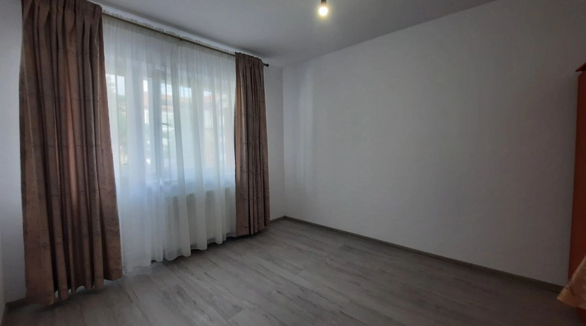 Oferta Apartament de vanzare, 2 camere, semidecomandat, 50 mp, Precista,  Laguna / Scoala nr 4 imagine 1
