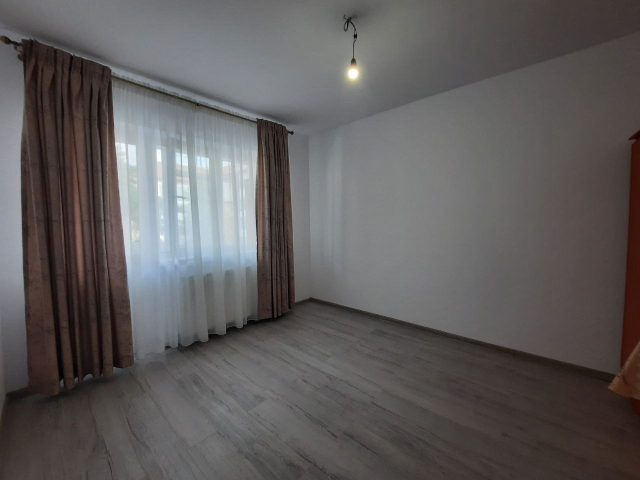 Apartament de vanzare, 2 camere,  semidecomandat,  50 mp, Precista,  (Laguna / Scoala nr 4) 162905