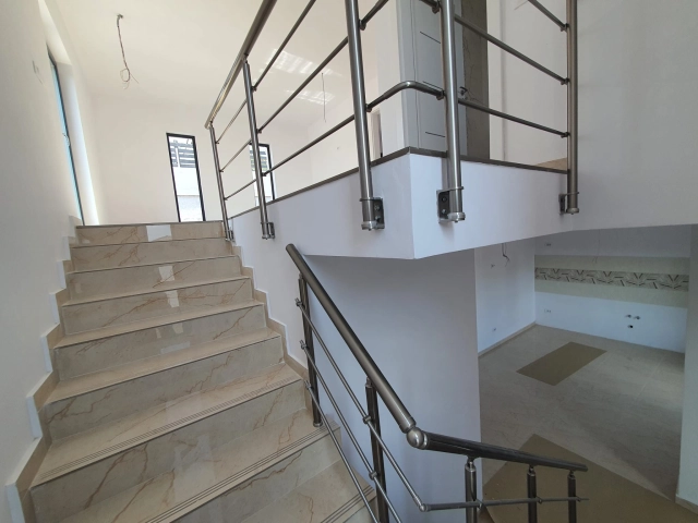 Apartament 3 camere - Miroslava