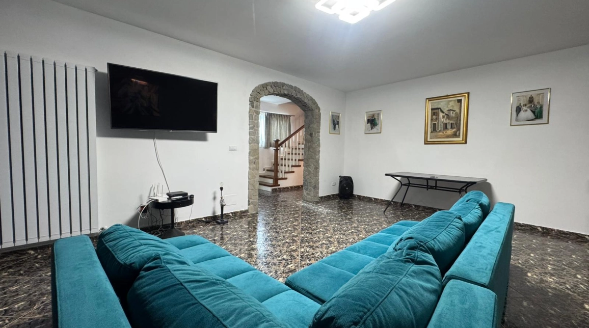 Oferta 4 camere, 194 mp, de vanzare casa in zona Tomesti,  Chicerea  inainte de Biserica imagine 1