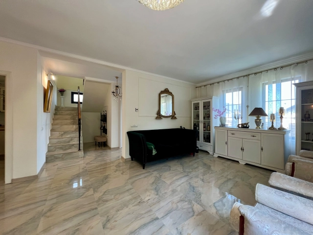 Apartament 4 camere - Vorovesti