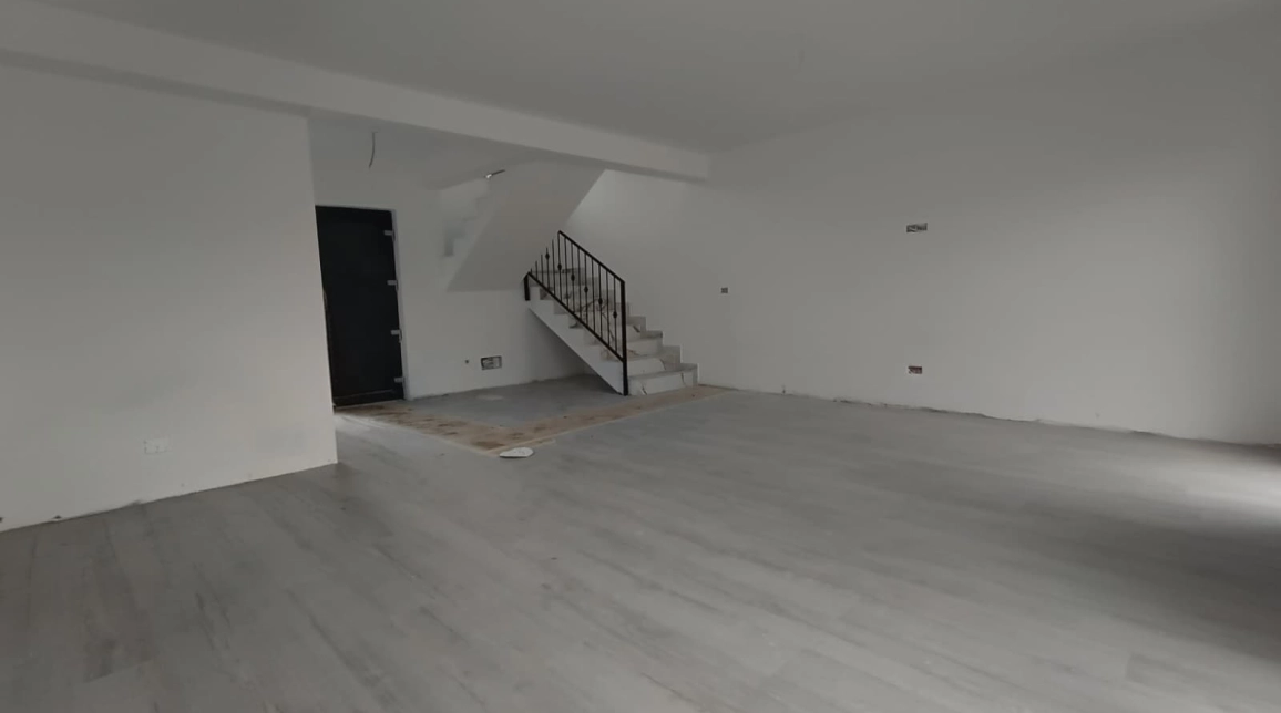 Oferta De vanzare casa, 4 camere, 120 mp, Rediu,  Cu vedere spre lac imagine 1