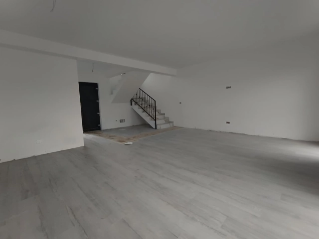Apartament 4 camere - Rediu