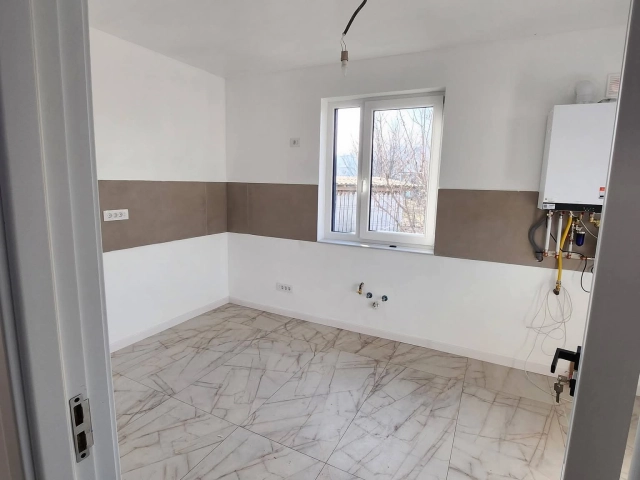 Apartament 4 camere - Uricani