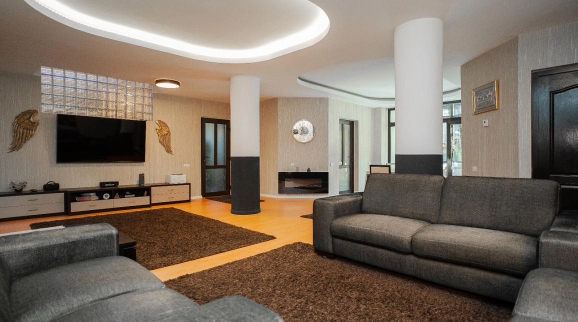 Oferta 10 camere, 634 mp, de vanzare casa in zona Tatarasi,  Piata Chirila imagine 1