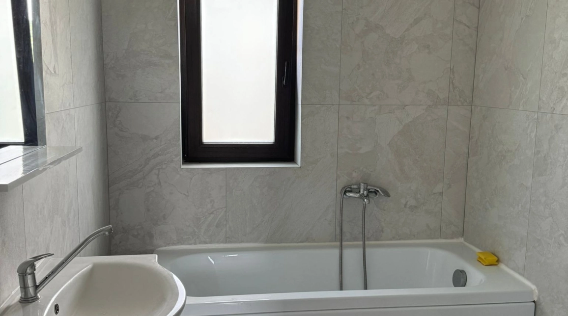 Oferta Casa de vanzare, 3 camere, 90 mp, Miroslava,  la 2.2 km de Primaria Miroslava imagine 15