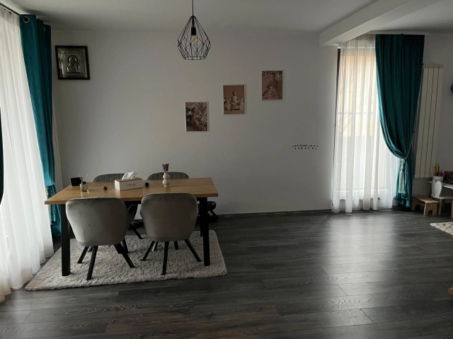 Apartament 4 camere - Valea Adanca