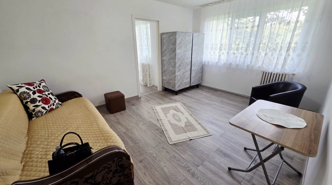 Oferta Alexandru cel Bun apartament 42 mp, 2 camere, nedecomandat, de inchiriat,  Piata Voievozilor imagine 1