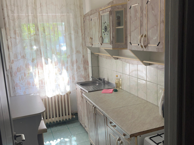 Apartament de inchiriat, 2 camere,  semidecomandat,  50 mp, Podu Ros,  (liceul Cantemir) 163255