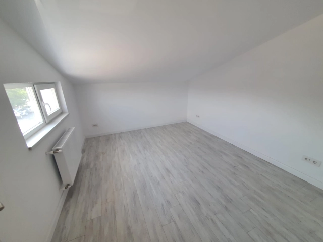 Apartament 8 camere - Valea Lupului