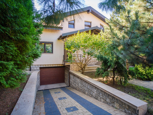 10 camere,  634mp, de vanzare vila in zona Tatarasi,  (Piata Chirila) 160608