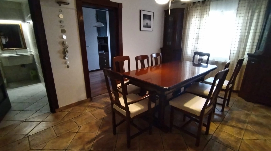 Oferta Apartament de inchiriat, 3 camere, decomandat, 98 mp, Centru,  TG Cucu imagine 7