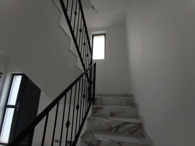 Apartament 4 camere - Rediu