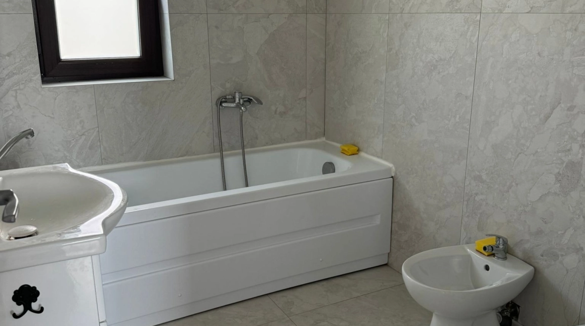 Oferta Casa de vanzare, 3 camere, 90 mp, Miroslava,  la 2.2 km de Primaria Miroslava imagine 13