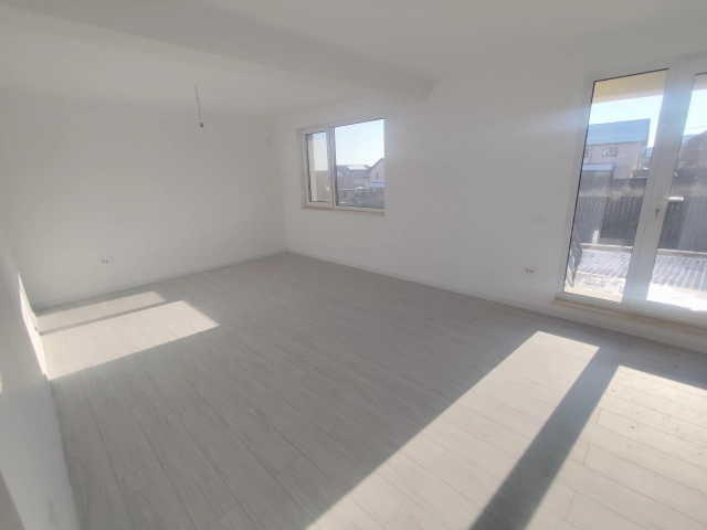 Apartament 4 camere - Rediu