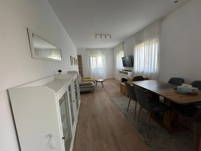 Apartament 4 camere - Breazu