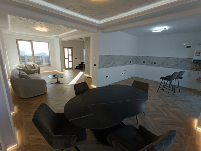 Apartament 4 camere - Valea Lupului